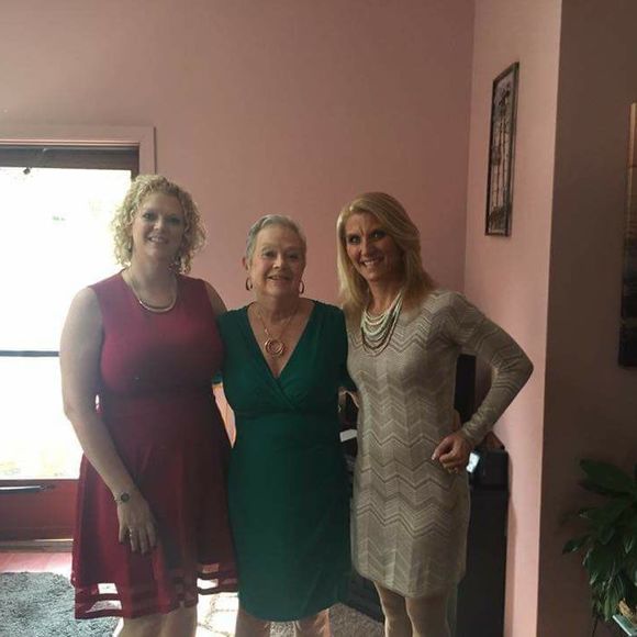 Meet your Posher, Lindsay - Picture 1 of 2